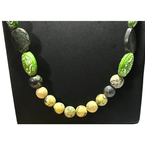Vintage Handmade Serpentine and Green and White African Clay Bead Necklace - Picture 3 of 5